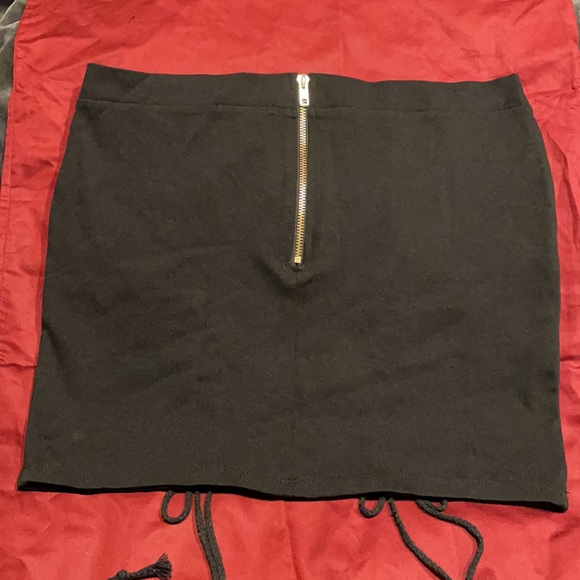 Forever 21 Black Mini Skirt - Picture 2 of 7